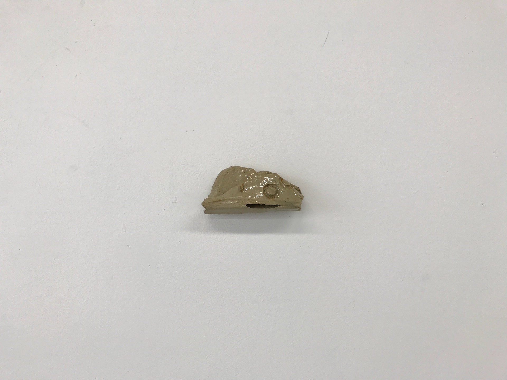 Wall mounted glazed ceramic